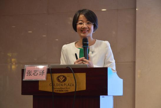 高級講師上臺發(fā)言